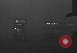 Immagine di London Fog provoca il caos Londra Inghilterra Regno Unito, 1945, secondo 17 filmato di repertorio 65675054745
