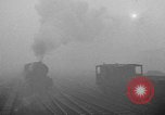 Image train sur voie ferrée Royaume-Uni, 1945, de la seconde 3 séquences d'archives historiques vidéo 65675054746