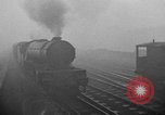 Image train sur voie ferrée Royaume-Uni, 1945, de la seconde 5 séquences d'archives historiques vidéo 65675054746