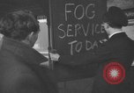 Image train sur voie ferrée Royaume-Uni, 1945, de la seconde 13 séquences d'archives historiques vidéo 65675054746