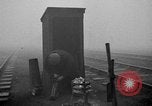 Image train sur voie ferrée Royaume-Uni, 1945, de la seconde 15 séquences d'archives historiques vidéo 65675054746