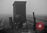 Image train sur voie ferrée Royaume-Uni, 1945, de la seconde 16 séquences d'archives historiques vidéo 65675054746