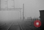 Image train sur voie ferrée Royaume-Uni, 1945, de la seconde 20 séquences d'archives historiques vidéo 65675054746