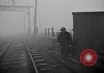 Image train sur voie ferrée Royaume-Uni, 1945, de la seconde 21 séquences d'archives historiques vidéo 65675054746