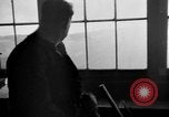 Image train sur voie ferrée Royaume-Uni, 1945, de la seconde 30 séquences d'archives historiques vidéo 65675054746