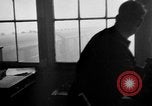Image train sur voie ferrée Royaume-Uni, 1945, de la seconde 33 séquences d'archives historiques vidéo 65675054746