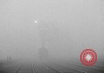Image train sur voie ferrée Royaume-Uni, 1945, de la seconde 36 séquences d'archives historiques vidéo 65675054746
