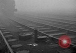 Image train sur voie ferrée Royaume-Uni, 1945, de la seconde 40 séquences d'archives historiques vidéo 65675054746