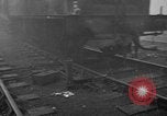 Image train sur voie ferrée Royaume-Uni, 1945, de la seconde 43 séquences d'archives historiques vidéo 65675054746