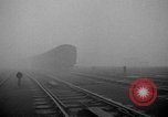 Image train sur voie ferrée Royaume-Uni, 1945, de la seconde 50 séquences d'archives historiques vidéo 65675054746