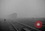 Image train sur voie ferrée Royaume-Uni, 1945, de la seconde 51 séquences d'archives historiques vidéo 65675054746