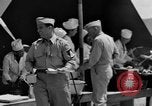 Immagine di Il senatore James M Mead Il Nord Africa, 1943, secondo 18 filmato di repertorio 65675054764