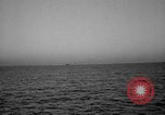 Immagine di Sbarco Nave cisterna Mare Mediterraneo, 1943, secondo 9 filmato di repertorio 65675054776