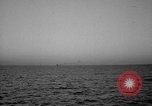 Immagine di Sbarco Nave cisterna Mare Mediterraneo, 1943, secondo 10 filmato di repertorio 65675054776