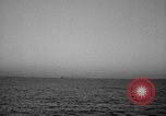 Immagine di Sbarco Nave cisterna Mare Mediterraneo, 1943, secondo 12 filmato di repertorio 65675054776