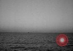 Immagine di Sbarco Nave cisterna Mare Mediterraneo, 1943, secondo 13 filmato di repertorio 65675054776