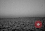 Immagine di Sbarco Nave cisterna Mare Mediterraneo, 1943, secondo 15 filmato di repertorio 65675054776