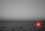 Immagine di Sbarco Nave cisterna Mare Mediterraneo, 1943, secondo 20 filmato di repertorio 65675054776