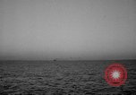 Immagine di Sbarco Nave cisterna Mare Mediterraneo, 1943, secondo 24 filmato di repertorio 65675054776