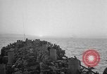 Immagine di Sbarco Nave cisterna Mare Mediterraneo, 1943, secondo 26 filmato di repertorio 65675054776