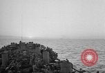 Immagine di Sbarco Nave cisterna Mare Mediterraneo, 1943, secondo 28 filmato di repertorio 65675054776