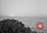 Immagine di Sbarco Nave cisterna Mare Mediterraneo, 1943, secondo 29 filmato di repertorio 65675054776