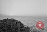 Immagine di Sbarco Nave cisterna Mare Mediterraneo, 1943, secondo 30 filmato di repertorio 65675054776