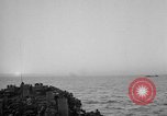 Immagine di Sbarco Nave cisterna Mare Mediterraneo, 1943, secondo 33 filmato di repertorio 65675054776