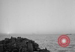 Immagine di Sbarco Nave cisterna Mare Mediterraneo, 1943, secondo 34 filmato di repertorio 65675054776