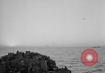 Immagine di Sbarco Nave cisterna Mare Mediterraneo, 1943, secondo 35 filmato di repertorio 65675054776