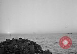 Immagine di Sbarco Nave cisterna Mare Mediterraneo, 1943, secondo 36 filmato di repertorio 65675054776