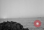 Immagine di Sbarco Nave cisterna Mare Mediterraneo, 1943, secondo 37 filmato di repertorio 65675054776