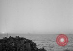 Immagine di Sbarco Nave cisterna Mare Mediterraneo, 1943, secondo 41 filmato di repertorio 65675054776