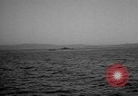 Immagine di Sbarco Nave cisterna Mare Mediterraneo, 1943, secondo 47 filmato di repertorio 65675054776