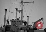 Immagine di Sbarco Nave cisterna Mare Mediterraneo, 1943, secondo 52 filmato di repertorio 65675054776
