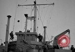 Immagine di Sbarco Nave cisterna Mare Mediterraneo, 1943, secondo 53 filmato di repertorio 65675054776