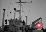 Immagine di Sbarco Nave cisterna Mare Mediterraneo, 1943, secondo 56 filmato di repertorio 65675054776