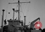 Immagine di Sbarco Nave cisterna Mare Mediterraneo, 1943, secondo 57 filmato di repertorio 65675054776