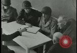 Standbild Konzentrationslager Deutschland, 1945, aus Sekunde 37 historischem Filmmaterial Videoclip 65675054783