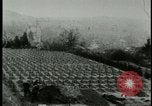 Standbild Konzentrationslager Deutschland, 1945, aus Sekunde 42 historischem Filmmaterial Videoclip 65675054783