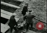 Standbild Konzentrationslager Deutschland, 1945, aus Sekunde 54 historischem Filmmaterial Videoclip 65675054783