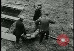 Standbild Konzentrationslager Deutschland, 1945, aus Sekunde 56 historischem Filmmaterial Videoclip 65675054783