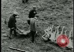 Standbild Konzentrationslager Deutschland, 1945, aus Sekunde 57 historischem Filmmaterial Videoclip 65675054783