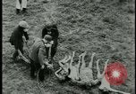 Standbild Konzentrationslager Deutschland, 1945, aus Sekunde 58 historischem Filmmaterial Videoclip 65675054783