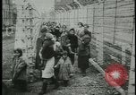 Immagine di Vittime del campo di concentramento Germania, 1945, secondo 20 filmato di repertorio 65675054784