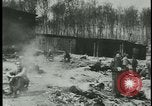 Image les citoyens allemands visite des camps de concentration Allemagne, 1945, de la seconde 3 séquences d'archives historiques vidéo 65675054785