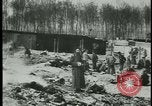 Image les citoyens allemands visite des camps de concentration Allemagne, 1945, de la seconde 5 séquences d'archives historiques vidéo 65675054785