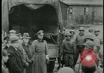 Image les citoyens allemands visite des camps de concentration Allemagne, 1945, de la seconde 11 séquences d'archives historiques vidéo 65675054785