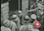 Image les citoyens allemands visite des camps de concentration Allemagne, 1945, de la seconde 25 séquences d'archives historiques vidéo 65675054785