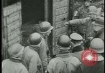 Image les citoyens allemands visite des camps de concentration Allemagne, 1945, de la seconde 26 séquences d'archives historiques vidéo 65675054785